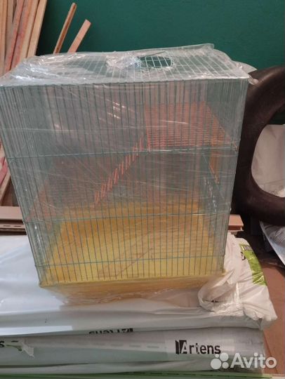 Клетки для попугаев и грызунов