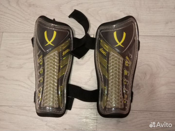 Щитки футбольные jogel