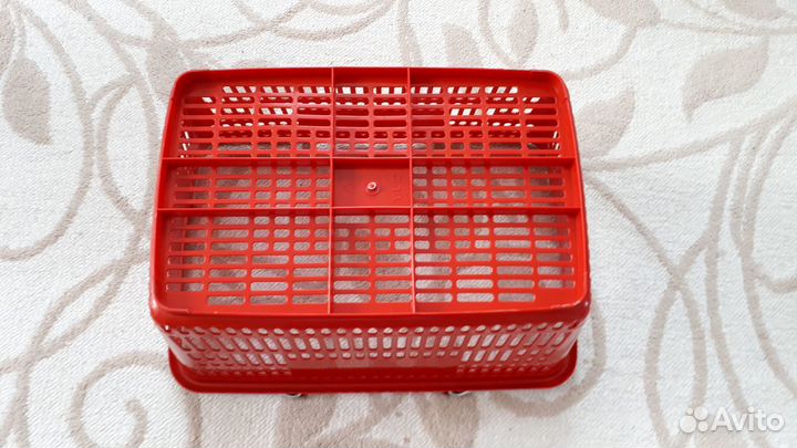 Корзина пластик, железные хромированные ручки