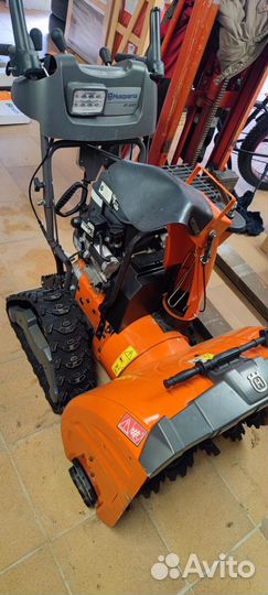 Снегоуборщик бензиновый Husqvarna ST330T