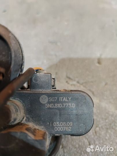 Моторчик лючка бензобака Volkswagen Tiguan 5N1