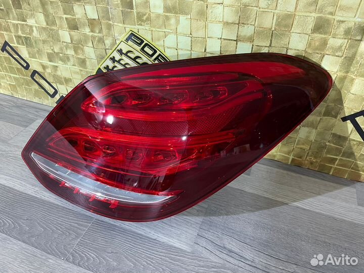 Фонарь задний правый W205 Mercedes 14-18 г