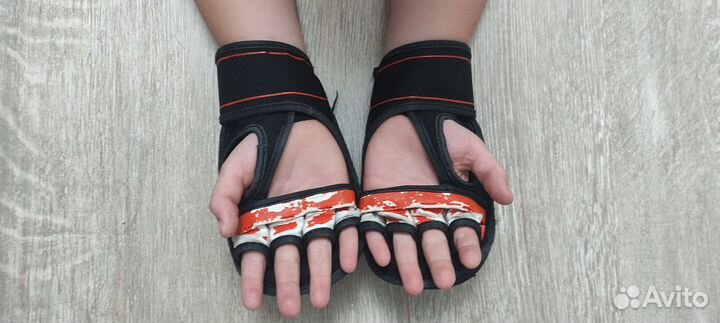 Боксерские перчатки б/у детские