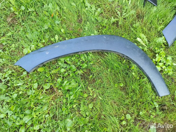 Накладки на крылья Рено Дастер 2016 год