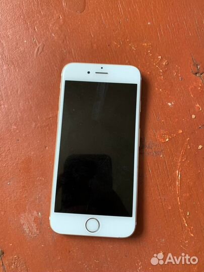 Телефон iPhone 6s