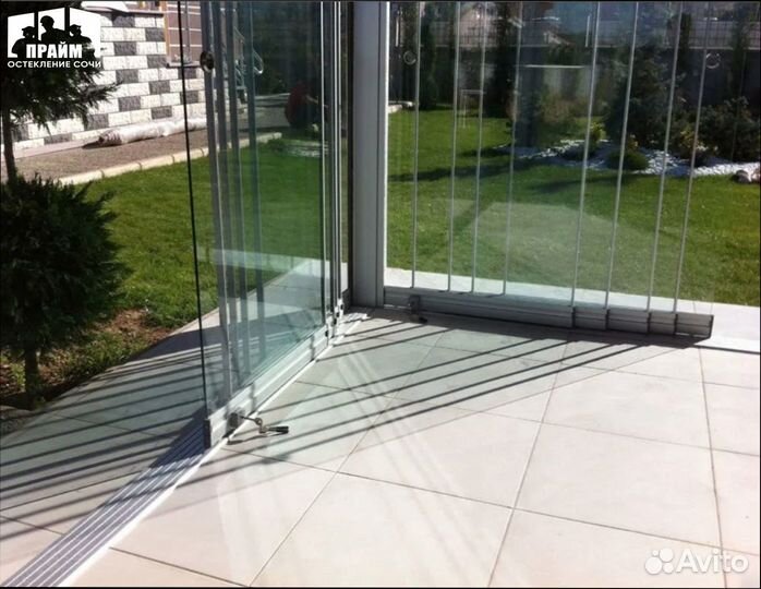 Остекление беседки панорамное. Слайдер