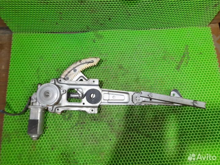 Стеклоподъемник передний правый Nissan Laurel C34