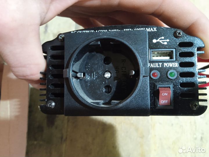 Автомобильный инвертор с 12 на 220