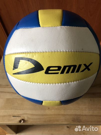 Волейбольный мяч