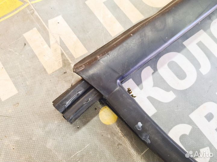 Уплотнитель стекла двери левой Peugeot Boxer 3