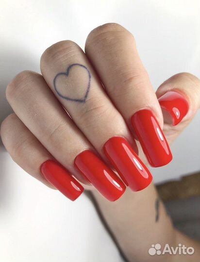 Маникюр с покрытием лаком