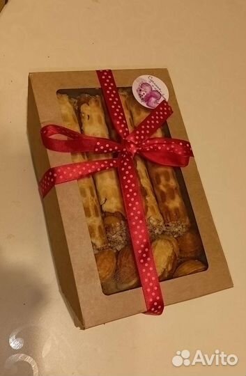 Вафельные трубочки и орешки