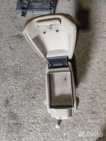 Крышка подлокотника Mazda 6 gg