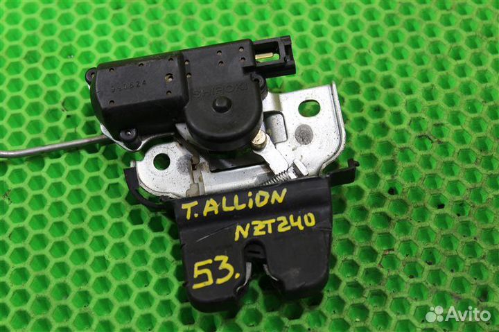 Замок багажника задний Toyota Allion NZT240 1nzfe