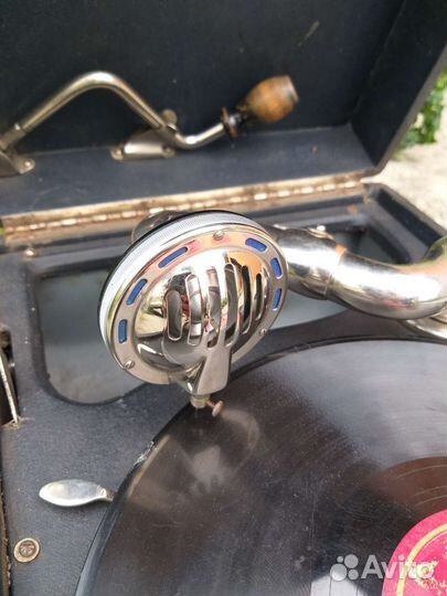 Старинный патефон