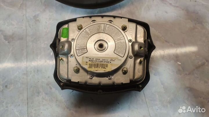 Рулевое колесо в сборе Audi A3 8L с дефектом