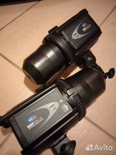 Комплект студийного света Megajet DHL-1K