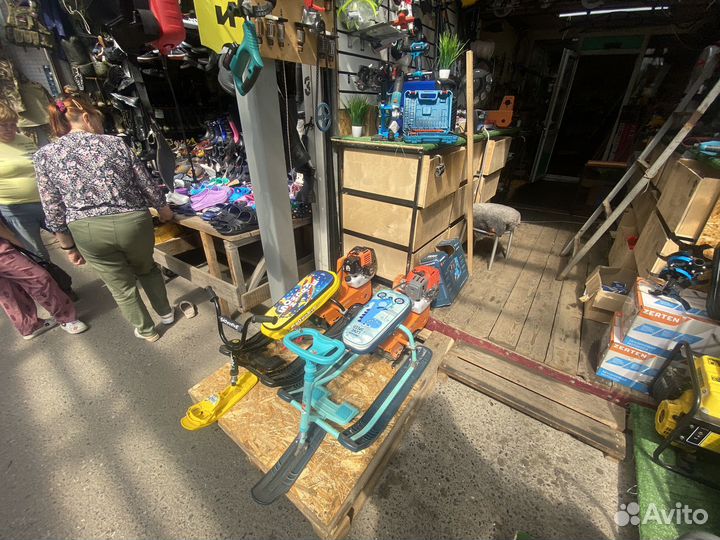 Детские игрушки снегокат с мотором