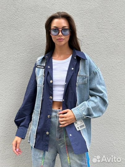 Рубашка и джинсы