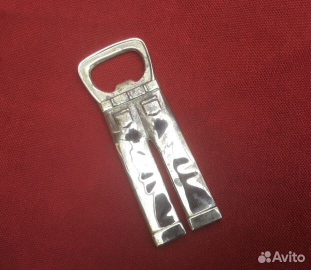 Нож для бумаги, открывашка для бутылок, щетка