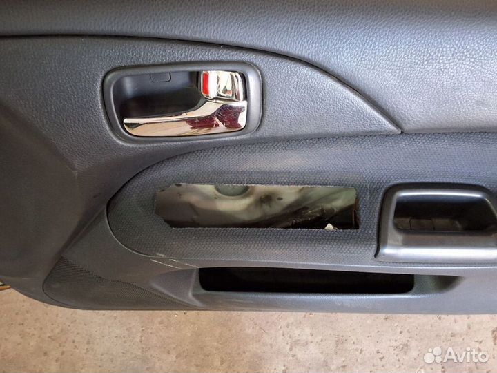 Дверь передняя правая Mitsubishi Lancer cedia wagon CS5W