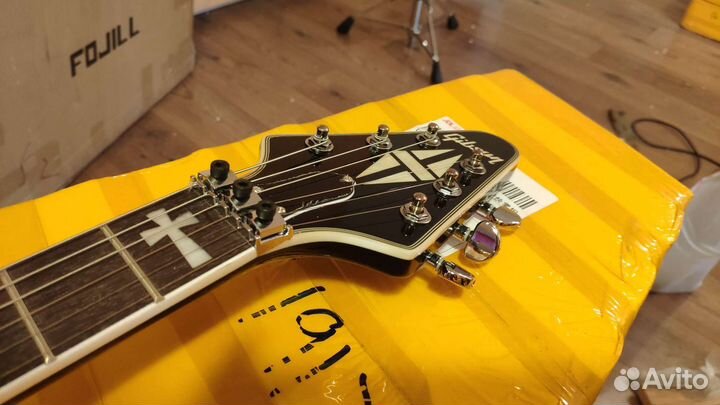 Реплика Gibson Flying-v silverburst