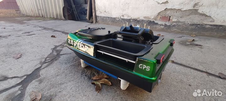 Кораблик для рыбалки с GPS автопилотом и глубиномр