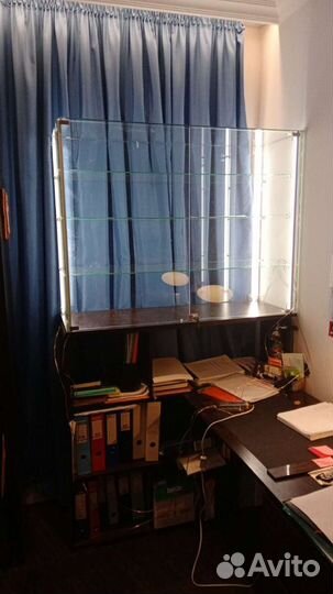 Витрина стеклянная