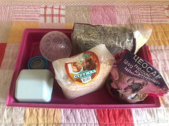 Клетка и принадлежности для хомяка