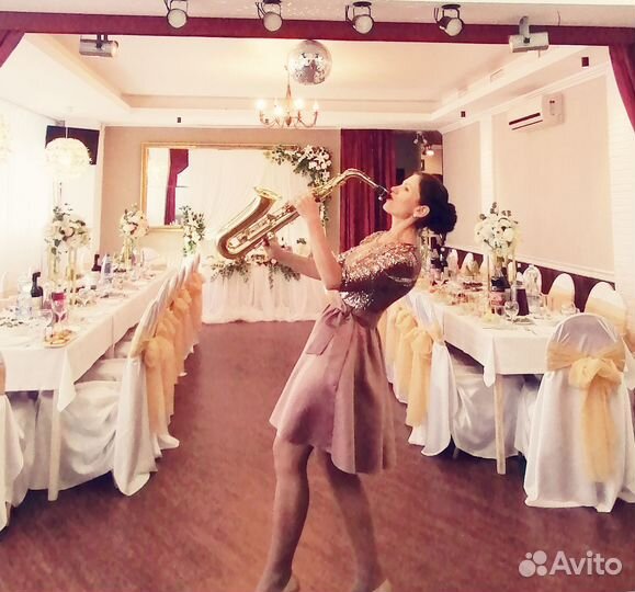 Ведущая (тамада) - живой вокал и саксофон