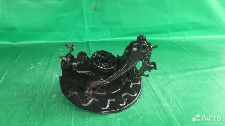 Кулак поворотный со ступицей Audi A3V8 1.2л 2012