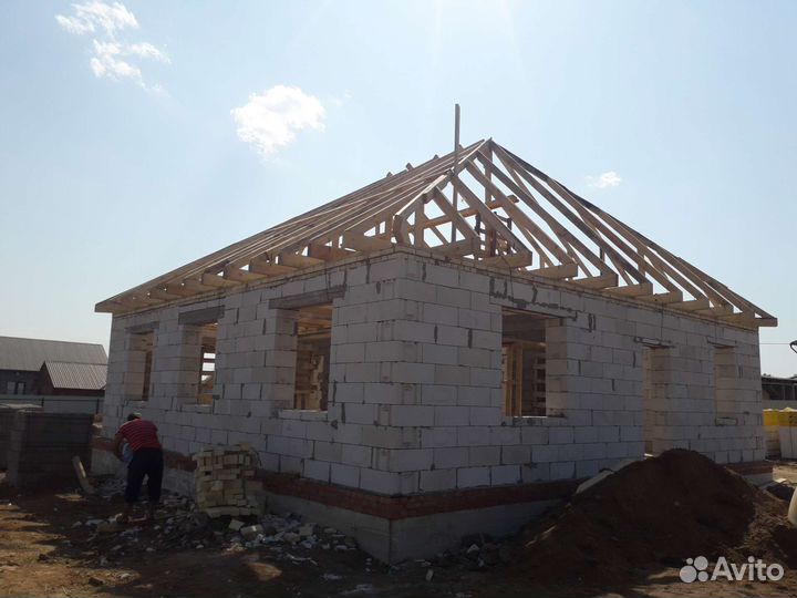 Бригада строителей