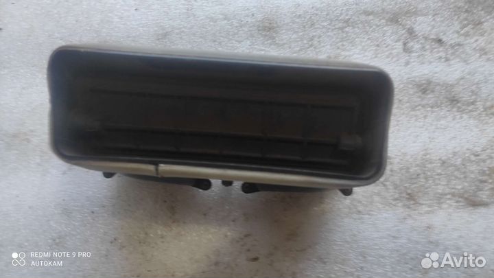 Воздуховод центральный Mitsubishi Carisma