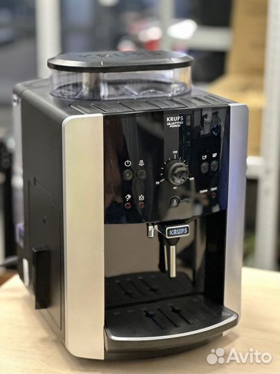 Кофемашина Krups Arabica EA811810