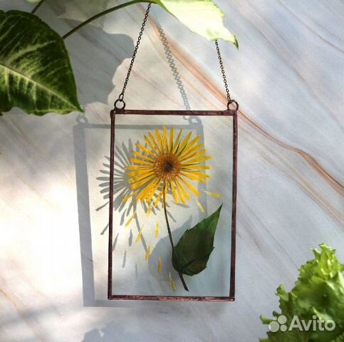 Высушенный цветок в раме handmade