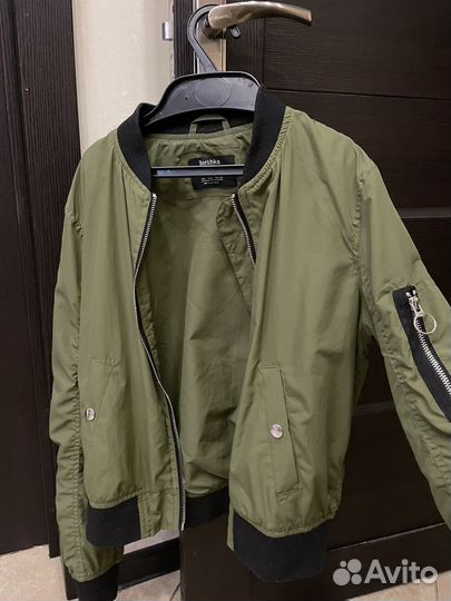 Бомбер женский bershka