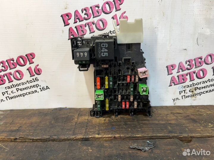 Блок предохранителей салона Skoda Octavia A7