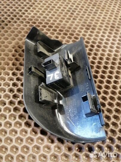 Кнопка стеклоподъёмника задняя левая Land Rover