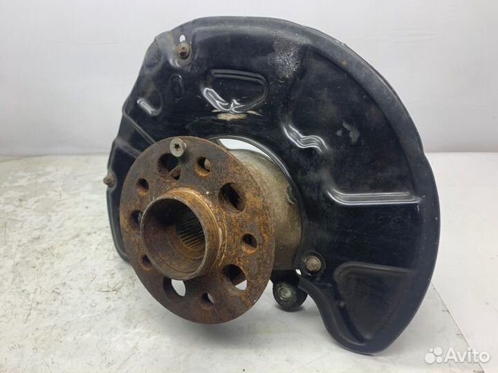 Кулак поворотный передний левый Mercedes-Benz C