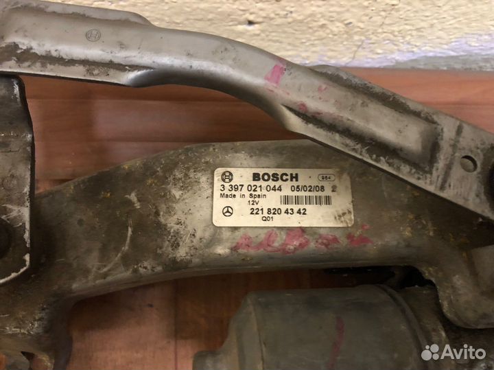 Левый моторчик дворников Mercedes s221 w221