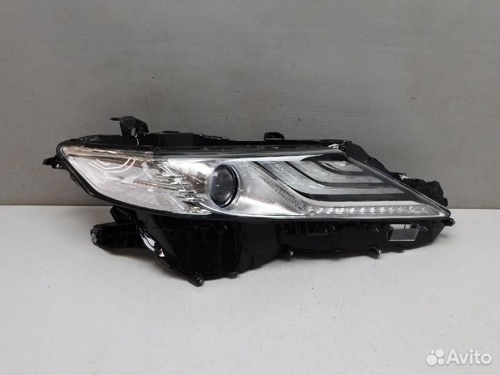 Фара правая Toyota Camry