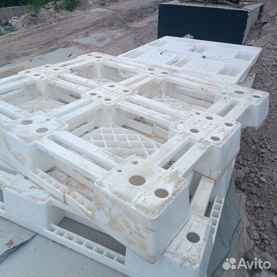 Пластиковые поддоны паллеты