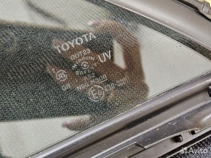 Форточка двери задняя правая Toyota Camry V40