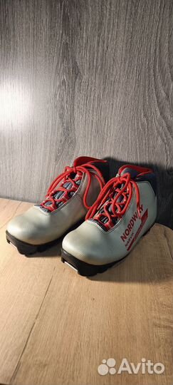 Лыжные ботинки