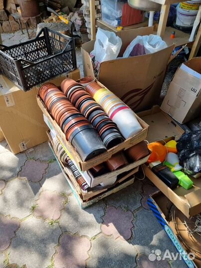 Горшки для цветов пластик до 0,5 л,керамика разные