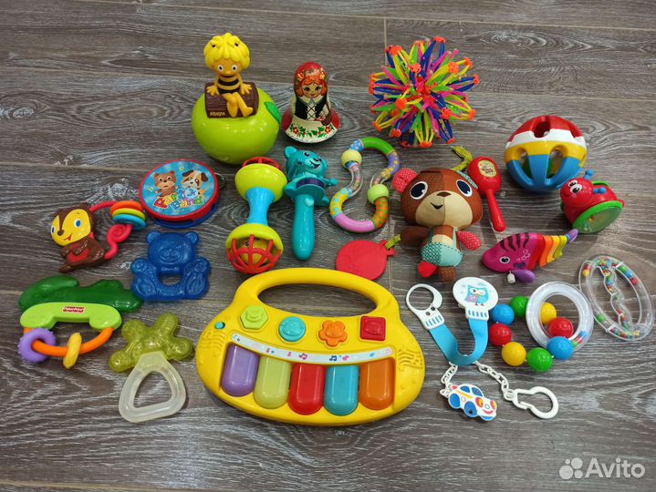 Развивающие игрушки для малышей пакетом