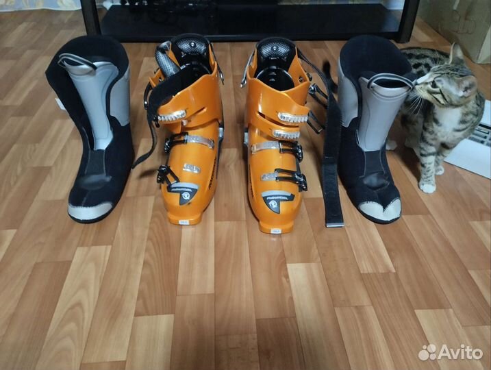 Горные лыжи и ботинки