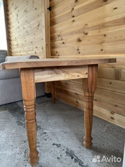 Стол из массива дерева