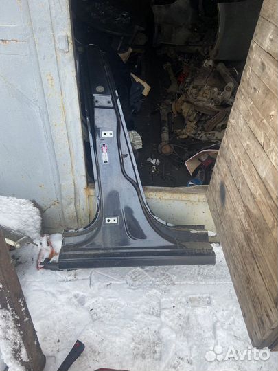 Стойка кузова центральная правая Volkswagen Polo 5