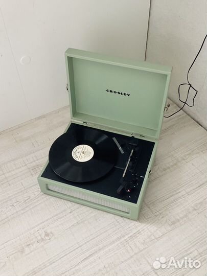 Виниловый проигрыватель crosley